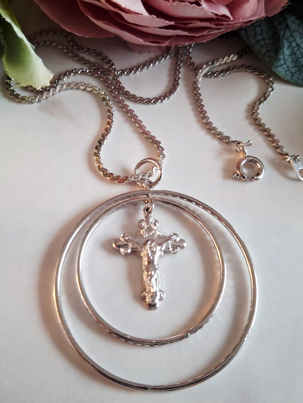 Vintage 80s ✨️✝️Double Circle Cross Pendant Necklace